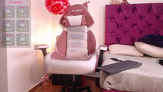 Snapshot of NAOMI_WINDSOR chatting on February 17, 2025, 6:59 pm NAOMI WINDSOR online show from February 17, 2025, 6:59 pm