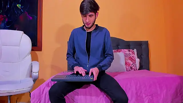 Snapshot of Thhiago_tay chatting on December 7, 2024, 12:56 pm Thhiago tay online show from December 7, 2024, 12:56 pm