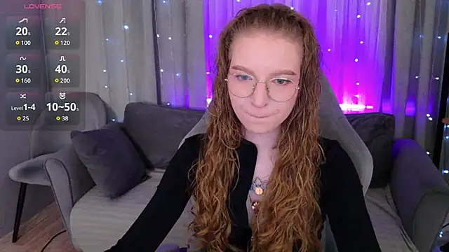 Snapshot of VioletShine chatting on March 25, 2026, 1:06 pm VioletShine online show from March 25, 2026, 1:06 pm