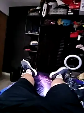 Alee3xxx online show from October 30, 2025, 4:52 pm