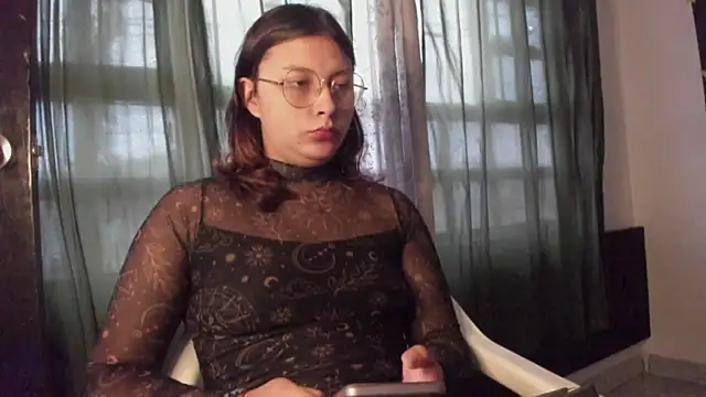 Noellesable online show from November 12, 2025, 5:24 pm