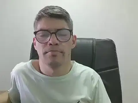 Snapshot of DiGabriel chatting on December 2, 2024, 7:27 pm DiGabriel online show from December 2, 2024, 7:27 pm