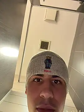 Snapshot of johnycash21 chatting on December 1, 2025, 8:47 pm johnycash21 online show from December 1, 2025, 8:47 pm