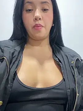 sweet kitty0110 online show from April 5, 2026, 2:20 am