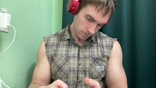 Snapshot of Mrbiceps23 chatting on December 6, 2024, 8:18 pm Mrbiceps23 online show from December 6, 2024, 8:18 pm