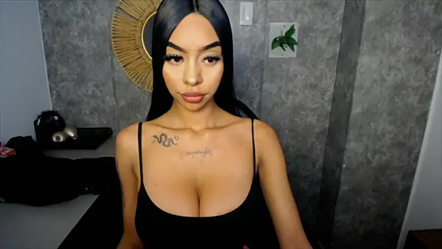 Tiffanny online show from February 13, 2025, 7:42 pm