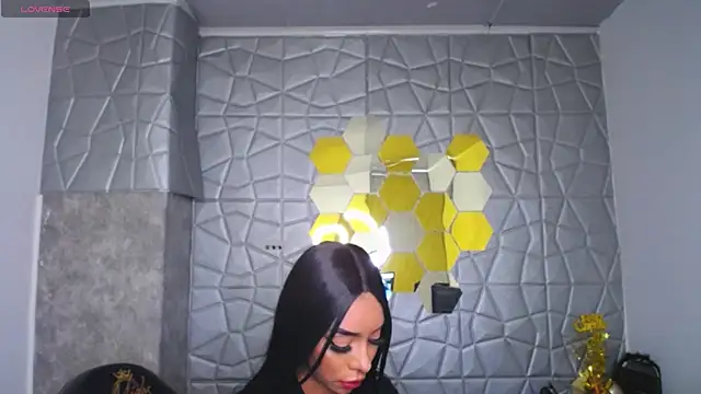 Tiffanny online show from March 16, 2025, 12:33 pm