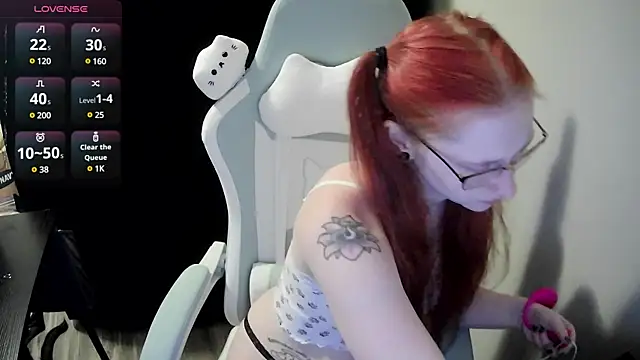 LilyFoxxx online show from December 16, 2024, 4:23 am