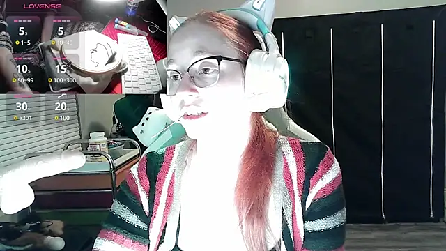 LilyFoxxx online show from January 4, 2025, 4:44 am