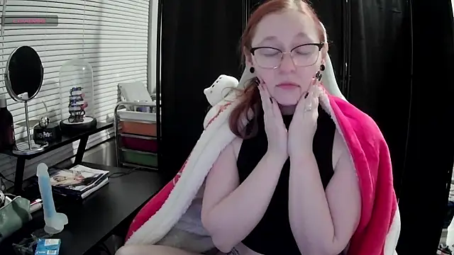 LilyFoxxx online show from February 17, 2025, 4:20 am