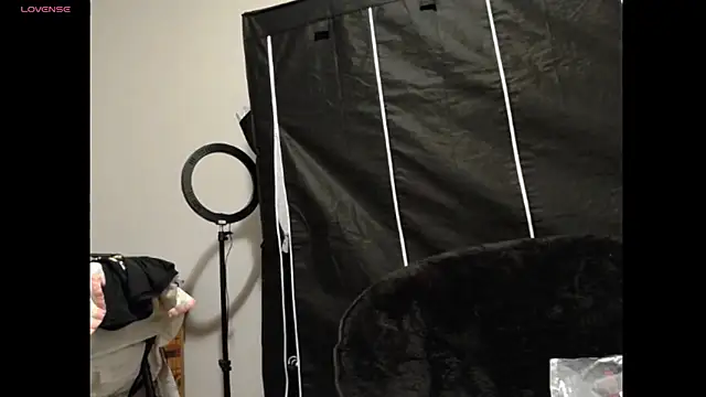 LilyFoxxx online show from March 17, 2025, 3:25 am