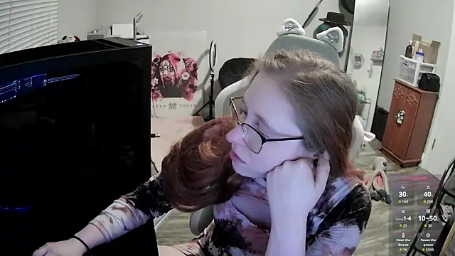 Snapshot of LilyFoxxx chatting on December 19, 2025, 6:09 am LilyFoxxx online show from December 19, 2025, 6:09 am