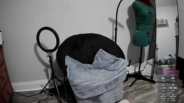 Snapshot of LilyFoxxx chatting on January 10, 2026, 6:59 am LilyFoxxx online show from January 10, 2026, 6:59 am