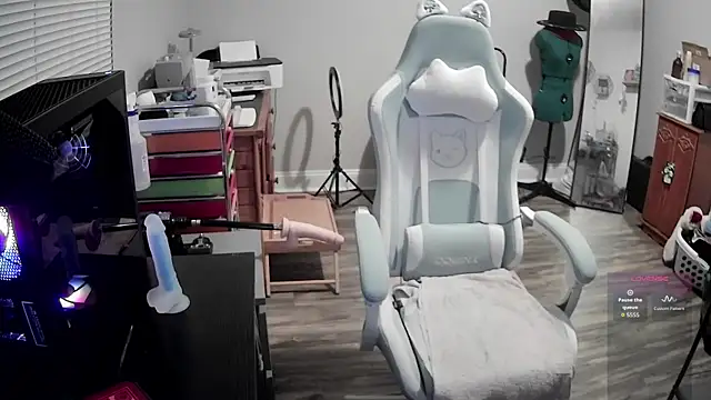 Snapshot of LilyFoxxx chatting on February 6, 2026, 6:07 am LilyFoxxx online show from February 6, 2026, 6:07 am