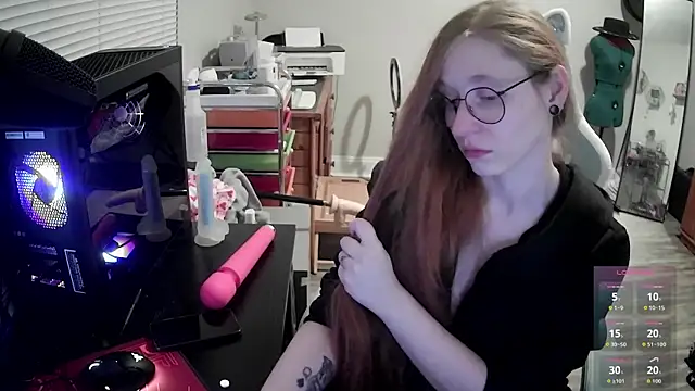 Snapshot of LilyFoxxx chatting on February 9, 2026, 6:17 am LilyFoxxx online show from February 9, 2026, 6:17 am