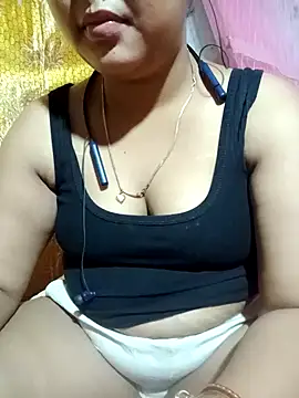 Snapshot of Super-Couple chatting on April 14, 2026, 4:24 pm Super-Couple online show from April 14, 2026, 4:24 pm