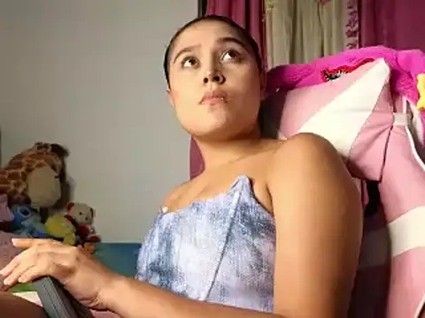 Snapshot of Sweet_xuee18 chatting on March 6, 2025, 1:58 am Sweet xuee18 online show from March 6, 2025, 1:58 am