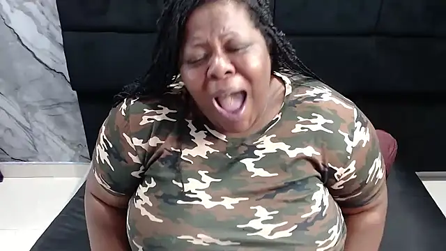 Snapshot of rocio_bbw_ chatting on October 4, 2025, 1:03 am rocio bbw online show from October 4, 2025, 1:03 am