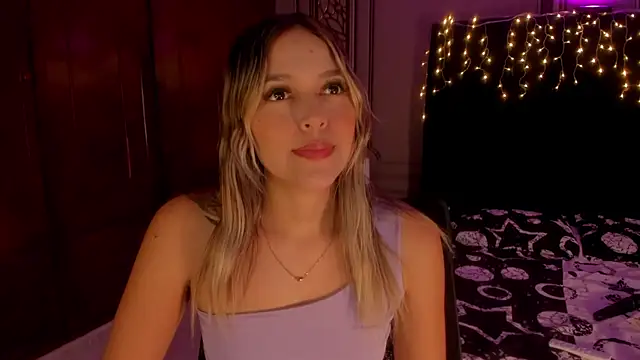 Snapshot of Cami_hunter_ chatting on December 21, 2024, 9:25 pm Cami hunter online show from December 21, 2024, 9:25 pm