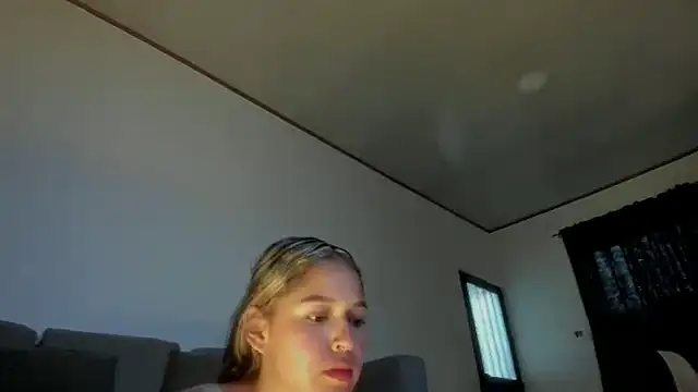 Snapshot of Cami_hunter_ chatting on October 9, 2025, 9:02 pm Cami hunter online show from October 9, 2025, 9:02 pm