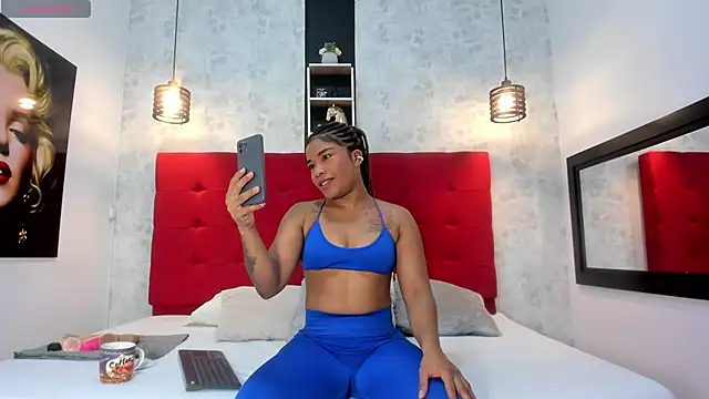 Snapshot of SilvannaFit chatting on February 12, 2025, 12:44 pm SilvannaFit online show from February 12, 2025, 12:44 pm