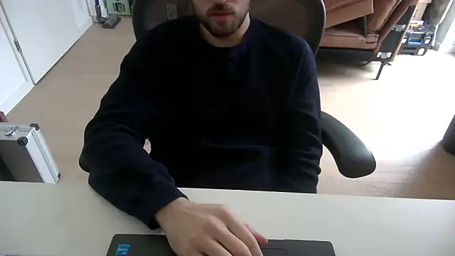 Snapshot of taallguyy_196 chatting on December 17, 2025, 11:05 am taallguyy 196 online show from December 17, 2025, 11:05 am