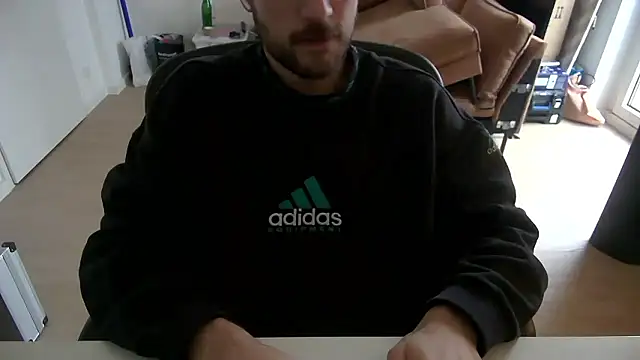 Snapshot of taallguyy_196 chatting on January 9, 2026, 10:40 am taallguyy 196 online show from January 9, 2026, 10:40 am