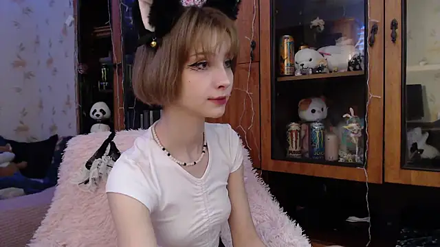 Snapshot of cloudgirrl chatting on February 15, 2025, 7:39 pm cloudgirrl online show from February 15, 2025, 7:39 pm
