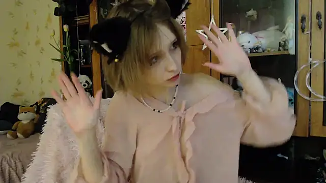 Snapshot of cloudgirrl chatting on March 9, 2025, 7:05 pm cloudgirrl online show from March 9, 2025, 7:05 pm