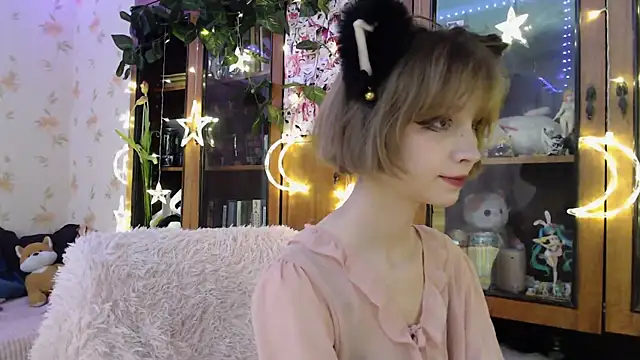 Snapshot of cloudgirrl chatting on March 12, 2025, 5:28 pm cloudgirrl online show from March 12, 2025, 5:28 pm