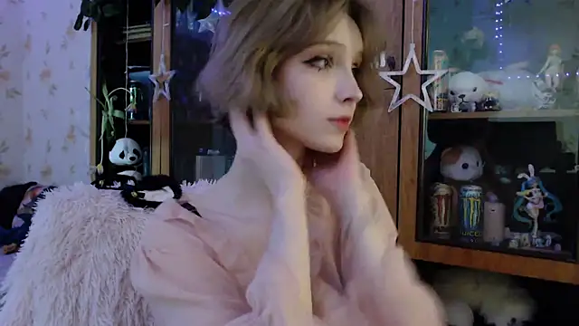 Snapshot of cloudgirrl chatting on March 15, 2025, 6:10 pm cloudgirrl online show from March 15, 2025, 6:10 pm