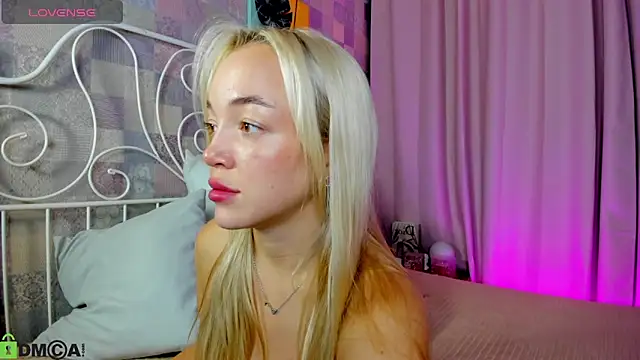 Snapshot of Christy_Little chatting on September 24, 2025, 11:41 pm Christy Little online show from September 24, 2025, 11:41 pm