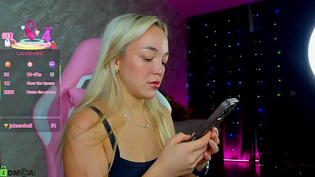 Snapshot of Christy_Little chatting on October 3, 2025, 12:51 am Christy Little online show from October 3, 2025, 12:51 am