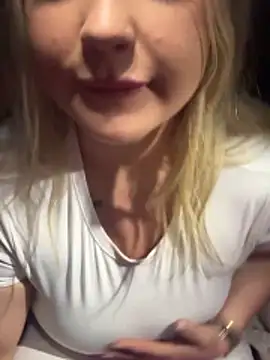 Snapshot of blairbella chatting on February 5, 2026, 5:28 pm blairbella online show from February 5, 2026, 5:28 pm