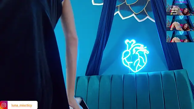 Snapshot of Lunamistyc chatting on October 25, 2025, 7:52 pm Lunamistyc online show from October 25, 2025, 7:52 pm