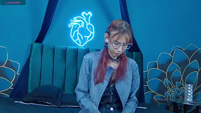 Snapshot of Lunamistyc chatting on November 27, 2025, 8:00 pm Lunamistyc online show from November 27, 2025, 8:00 pm