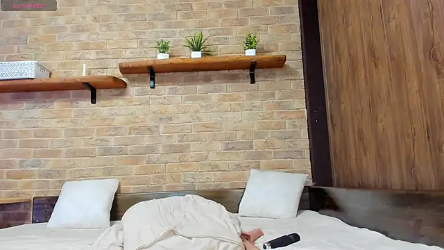 Snapshot of Lizzyvixxx chatting on February 25, 2025, 1:28 pm Lizzyvixxx online show from February 25, 2025, 1:28 pm