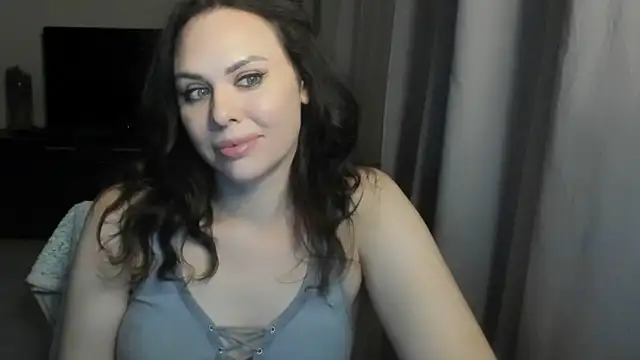 MollyCheiz online show from April 15, 2026, 8:09 pm