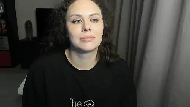 MollyCheiz online show from May 27, 2026, 9:01 pm