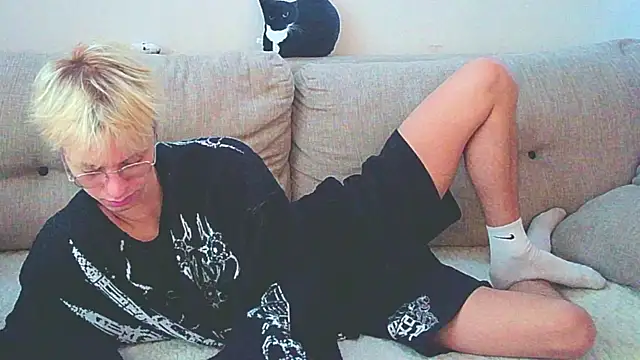 Snapshot of Ostin_meow chatting on December 11, 2024, 9:19 am Ostin meow online show from December 11, 2024, 9:19 am