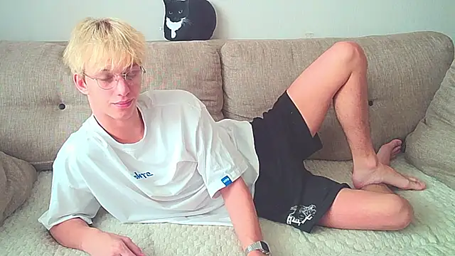 Snapshot of Ostin_meow chatting on December 20, 2024, 6:40 am Ostin meow online show from December 20, 2024, 6:40 am