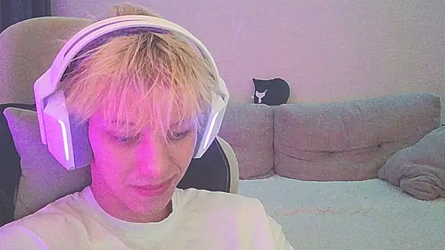 Snapshot of Ostin_meow chatting on December 27, 2024, 4:43 pm Ostin meow online show from December 27, 2024, 4:43 pm