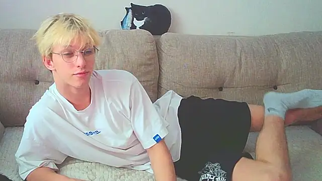 Snapshot of Ostin_meow chatting on December 28, 2024, 8:05 am Ostin meow online show from December 28, 2024, 8:05 am