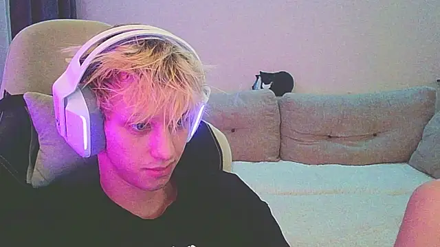 Snapshot of Ostin_meow chatting on December 28, 2024, 2:21 pm Ostin meow online show from December 28, 2024, 2:21 pm