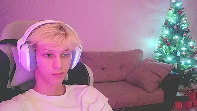 Snapshot of Ostin_meow chatting on January 4, 2025, 2:25 pm Ostin meow online show from January 4, 2025, 2:25 pm