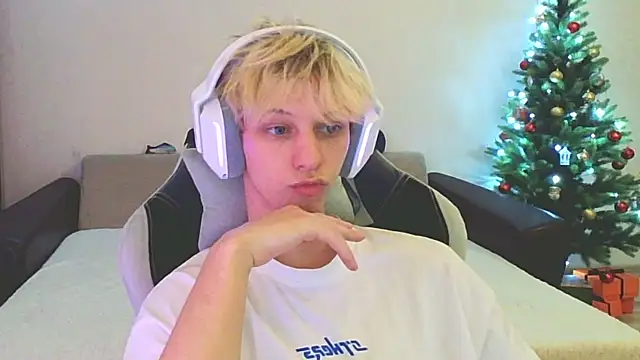 Snapshot of Ostin_meow chatting on January 8, 2025, 4:00 pm Ostin meow online show from January 8, 2025, 4:00 pm