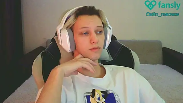 Snapshot of Ostin_meow chatting on January 18, 2025, 4:10 pm Ostin meow online show from January 18, 2025, 4:10 pm