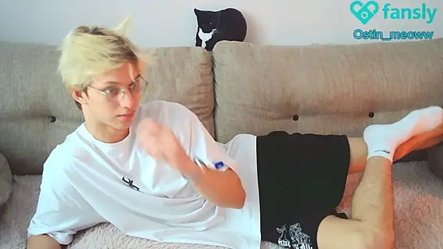 Snapshot of Ostin_meow chatting on January 19, 2025, 7:36 am Ostin meow online show from January 19, 2025, 7:36 am