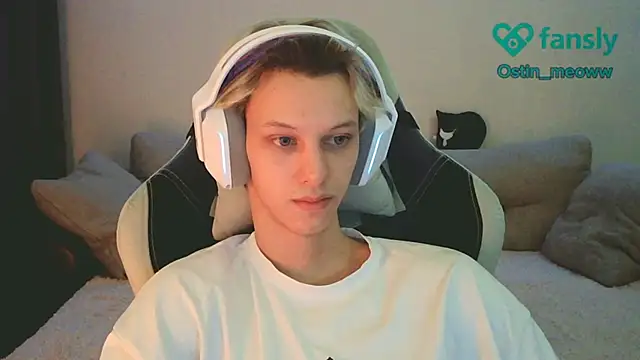 Snapshot of Ostin_meow chatting on January 19, 2025, 2:06 pm Ostin meow online show from January 19, 2025, 2:06 pm