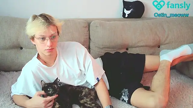 Snapshot of Ostin_meow chatting on January 20, 2025, 5:15 am Ostin meow online show from January 20, 2025, 5:15 am